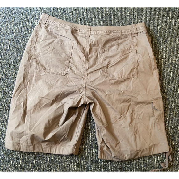 St. John's Bay Womens Mid Rise 11" Bermuda Short brown 18 cargo shorts NWT - Picture 5 of 5